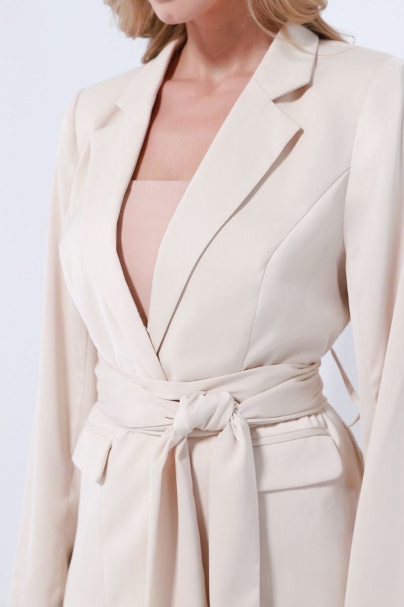 Self-tie belt jacket