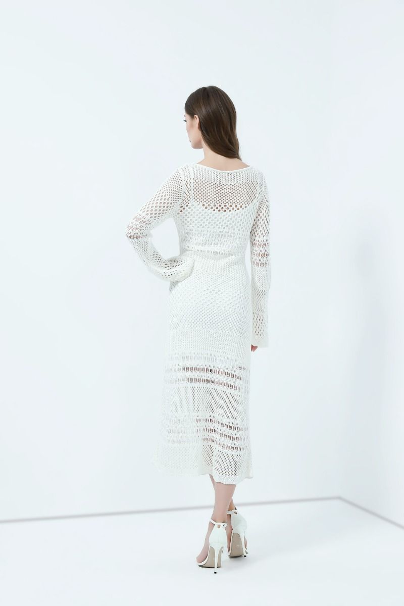 White knitted dress