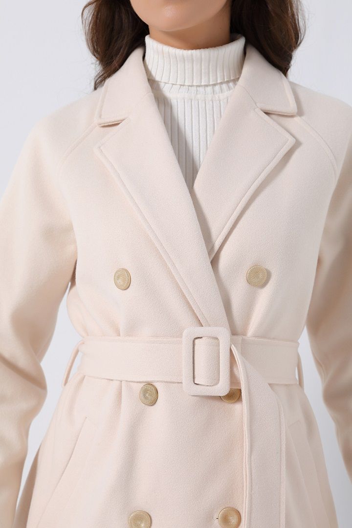 collared neckline coat