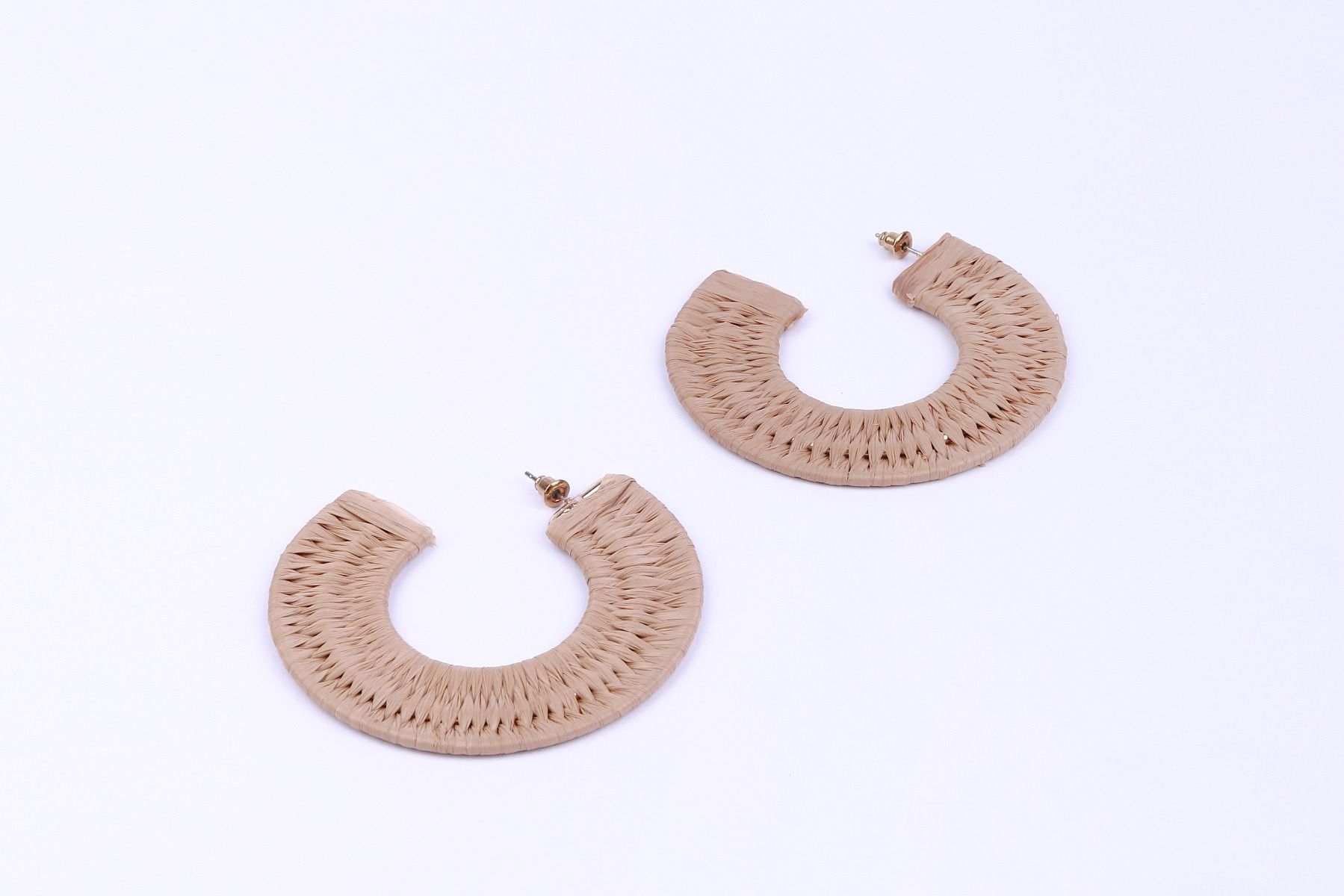 Woven straw earrings